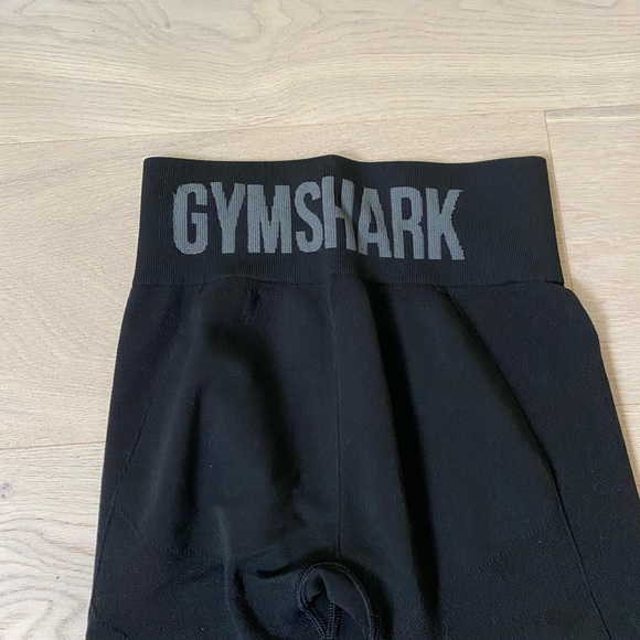 Black gym shark pants - Picture 1 of 4